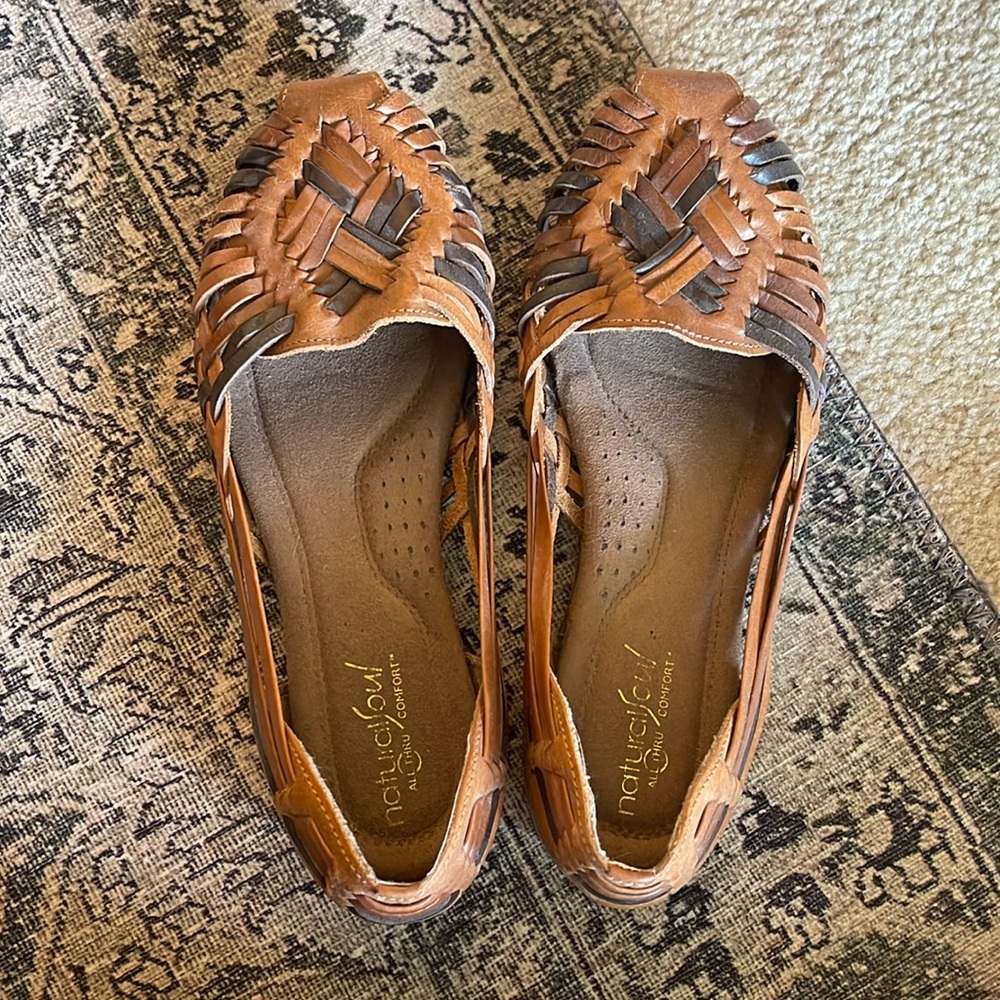 Natural soul woven flats